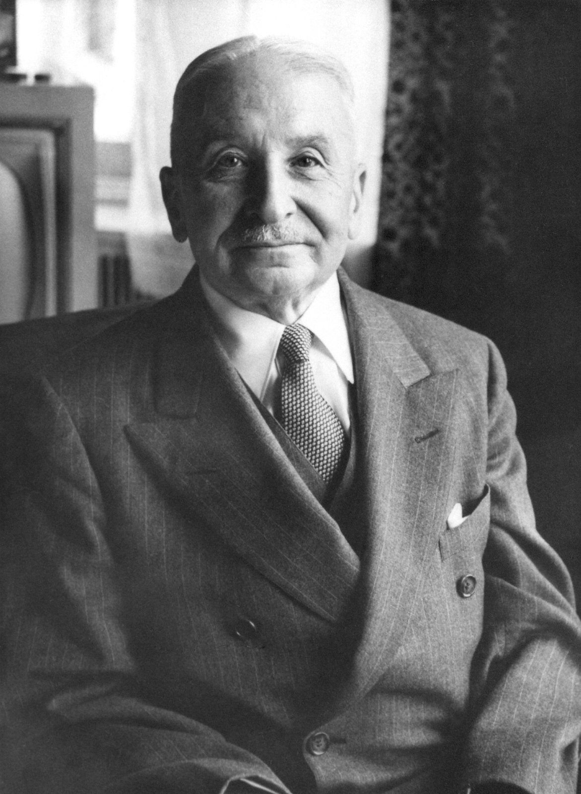 Portrait von Ludwig von Mises: Ludwig von Mises, Studio-Portrait des Mises Institute (1960)